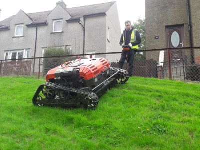 Remote control deals grass cutting machine